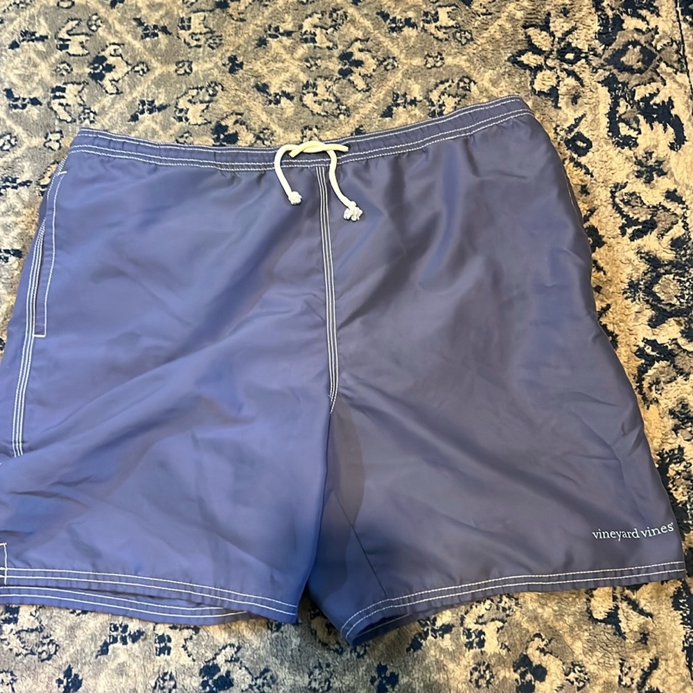 Vineyard vines size medium